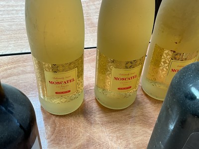 Lot 5024 - Seven bottles of Muscat wine