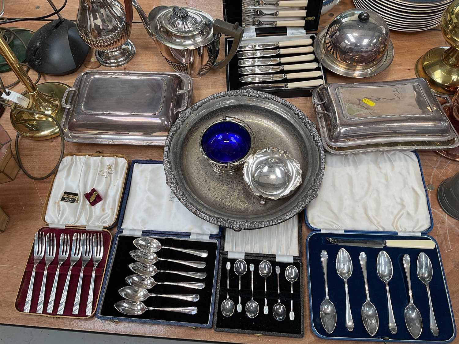 Lot 5150 - Group of silver plate, including teapot, coffee pot, flatware, etc