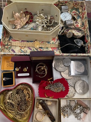 Lot 915 - Group of costume jewellery, wristwatches and coins