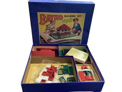 Lot 1814 - Bayko & Brickplayer building sets & bricks (1 box)
