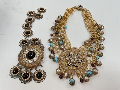 Lot 42 - Group of vintage costume jewellery and bijouterie