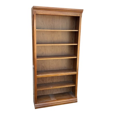 Lot 5331 - Large contemporary freestanding bookcase with six shelves to interior, 193 x 92 x 33cm