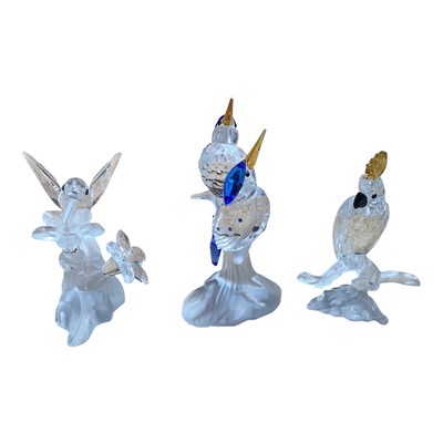 Lot 5051 - Swarovski kingfisher together with a Swarovski Parrot and a hummingbird
