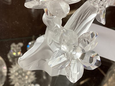 Lot 5051 - Swarovski kingfisher together with a Swarovski Parrot and a hummingbird