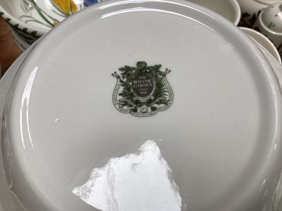 Lot 5053 - Portmeirion The Botanic Gardens tea and dinner service