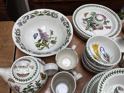 Lot 5053 - Portmeirion The Botanic Gardens tea and dinner service