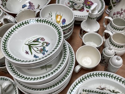 Lot 5053 - Portmeirion The Botanic Gardens tea and dinner service