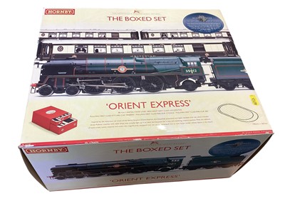 Lot 1756 - Hornby OO Gauge Orient Express Boxed Set, with 4-6-2 BR green early emblem Merchant Navy Class tender locomotive United States Lines 35012, Pullman First Class kitchen car Minerva and Pullman Fi...