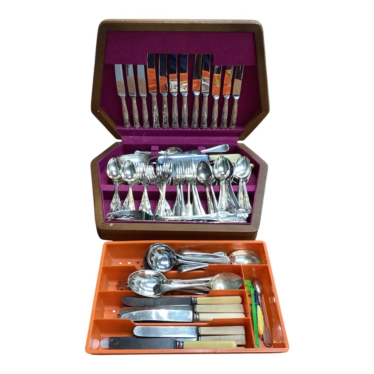 Lot 5072 - Silver plated canteen of Sheffield cutlery