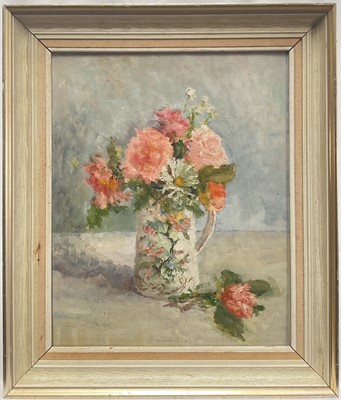Lot 28 - Pheobe Tulloh oil on board, still life - Roses and Daisy, 37.5cm x 30.5cm, signed verso, framed.