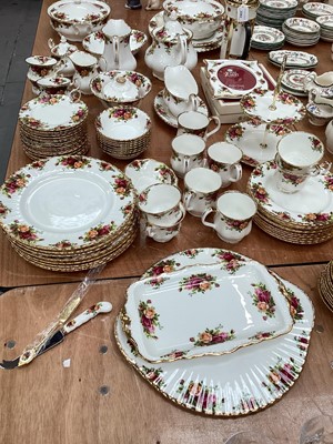 Lot 2283 - Royal Albert Old Country Roses tea and dinner wares, to include cake stand, 5 breakfast cups, cafetière, cream jug, 10 dinner plates, 8 fruit saucers, gateau plate, jug, muffin dish lid, 2 platt...