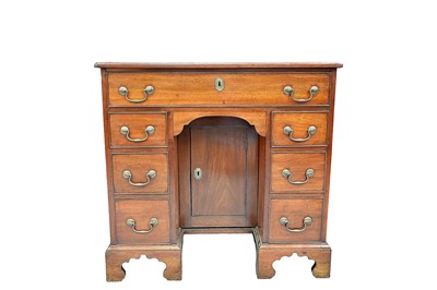 Lot 1470 - Georgian mahogany kneehole desk