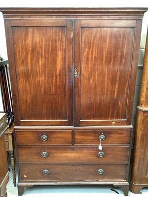 Lot 5367 - George III linen press