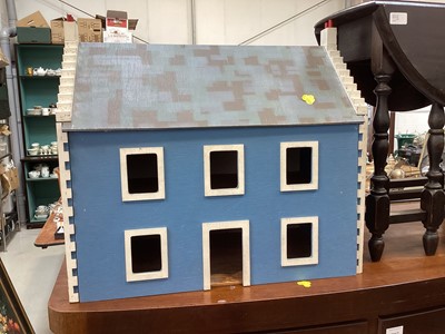 Lot 5168 - Vintage dolls house