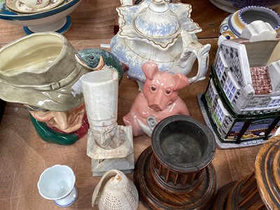 Lot 5178 - Group of ceramics and glassware to include Royal Doulton character jug, NatWest piggy bank etc
