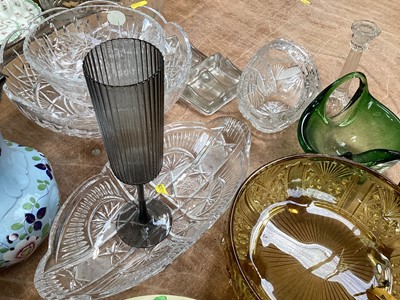 Lot 5178 - Group of ceramics and glassware to include Royal Doulton character jug, NatWest piggy bank etc