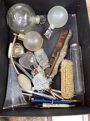 Lot 5177 - Collection of silver and silver plate to include a silver vanity set, silver plated photo frames, plated coffee pot etc