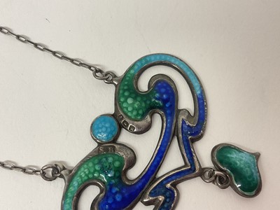 Lot 60 - Art Nouveau silver and enamel pendant necklace