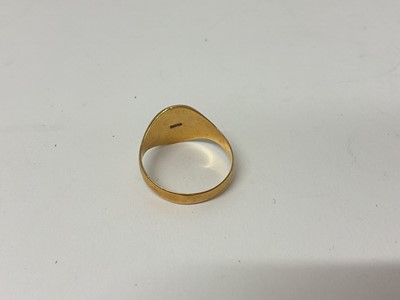 Lot 77 - 18ct gold signet ring with engraved monogram (Birmingham 1919), size O½