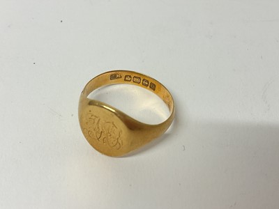 Lot 77 - 18ct gold signet ring with engraved monogram (Birmingham 1919), size O½