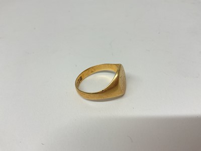 Lot 77 - 18ct gold signet ring with engraved monogram (Birmingham 1919), size O½