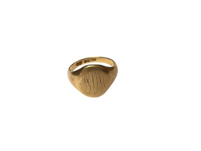 Lot 78 - 18ct gold signet ring with engraved monogram (Birmingham 1960), size M