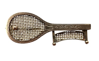 Lot 945 - Late Victorian 9ct gold brooch in the form of a tennis racket and ball, with hanging tennis net, 43mm long