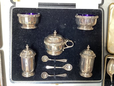Lot 5133 - Cased sterling silver cruet set, together with two cased sets of silver teaspoons