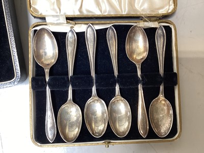 Lot 5133 - Cased sterling silver cruet set, together with two cased sets of silver teaspoons