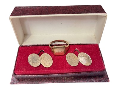 Lot 147 - 9ct gold signet ring (Birmingham 1956), size R and pair of 9ct gold cufflinks