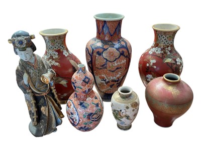 Lot 5011 - Group of antique Japanese ceramics