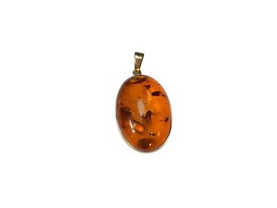 Lot 120 - 9ct gold mounted polished domed oval amber pendant, 4cm