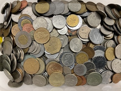 Lot 418 - World - Mixed coinage to include a small quantity of silver & world kiloware (Qty)