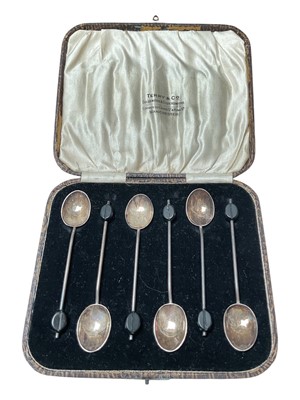 Lot 71 - Set of six silver coffee bean end spoons in fitted case