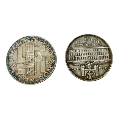 Lot 632 - Germany - Silver Nazi commemorative medallions to include meeting between Hilter and Mussolini by Franz Beyer (Dia: 36mm) 1938 & Munich Agreement by K. Goetz (Dia: 35mm) 1939 (2 medallions)<...
