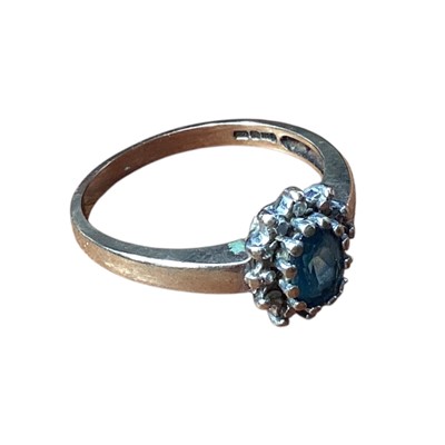 Lot 5180 - 9ct gold gem set ring