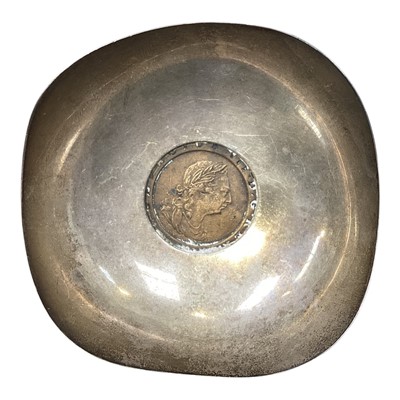 Lot 5179 - Silver bowl with an inset Georgian coin