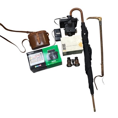 Lot 5134 - Sundry items, including cameras, umbrella, and a riding crop