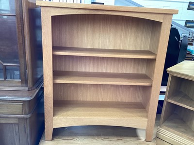 Lot 5311 - Contemporary light oak bookcase with arched cornice