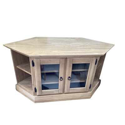 Lot 5312 - Contemporary light oak television unit