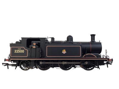 Lot Bachmann OO Gauge BR black early emblem tank engines including 0-6-0 Class 57xx 6724, 2-6-4 Standard Class 4MT 80012 and 0-6-2 E4 Class 32500 (3)