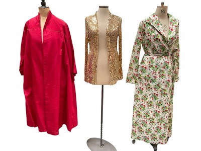 Lot 2569 - 1950s floral house coat, red coat with 3/4 sleeves and one button fastening plus designer Reymond cream silk skirt suit with satin collar.