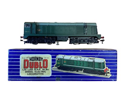 Lot 1785 - Hornby Dublo BR green L30 Bo Bo 1,000 BHP electric diesel D8000, boxed, LMS black & BR black 0-6-2 3 rail EDL17 tank engines, plus rolling stock (1 box)