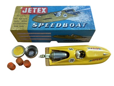 Lot 1790 - Jetex speedboat with motor & accessories (fuel & wicks), boxed and moulded plastic pond yacht (2)