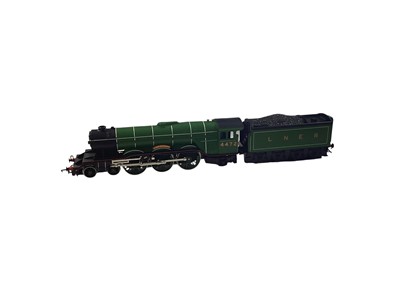 Lot 1791 - Hornby OO Gauge LNER lined green 4-6-2 Class A3 "Flying Scotsman" tender locomotive 4472 (unboxed) & BR lined green 2-8-0 Class 3F "Evening Star" tender locomotive 92220 (unboxed), with teak...
