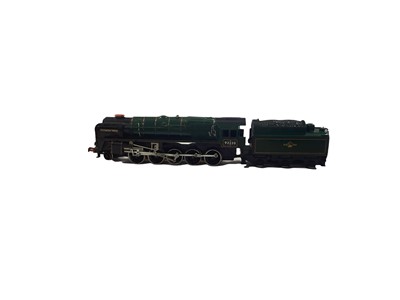 Lot 1792 - Hornby OO Gauge BR lined green 2-8-0 Class 3F "Evening Star" tender locomotive 92220 (unboxed), plus Pullman 1st Class & 1st Class brake coaches, both boxed (3)