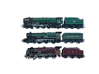 Lot 1817 - Bachmann OO Gauge LMS crimson 4-6-0 Class 6P "Royal Scot" tender locomotive 6100, Hornby GWR lined green 4-6-0 "King Henry VIII" tender locomotive 6013 & BR lined green 4-6-2 "Oliver Cromwel...