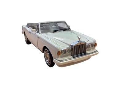 Lot 1887 - Franklin Mint 1:24 scale precision diecast model 1992 Rolls Royce Corniche, with original packaging (1)