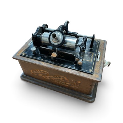 Lot 680 - Early 20th century Edison Standard Phonograph in oak case