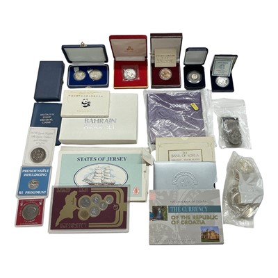 Lot 469 - World - Mixed coinage to include Bahrain silver proof eight coin year set 1983 (N.B. Cased with Certificate of Authenticity), Hungary silver proof two coin year sets 1973 & 1974 (N.B. Cased...